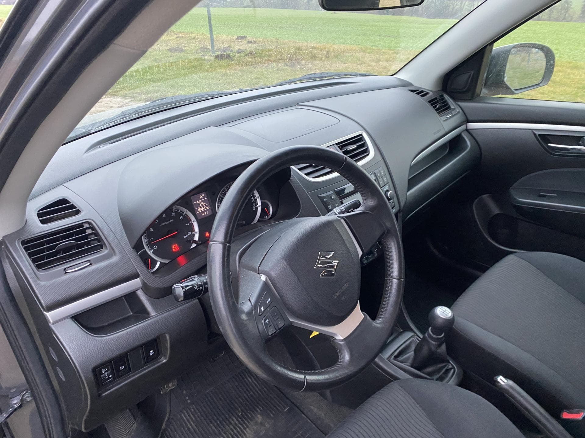 Suzuki SWIFT - 12