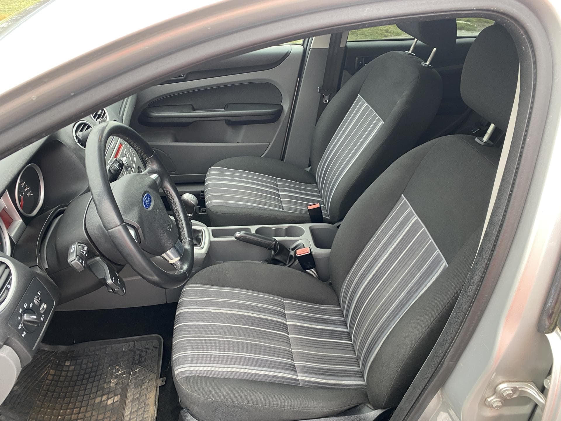 Ford FOCUS - 10