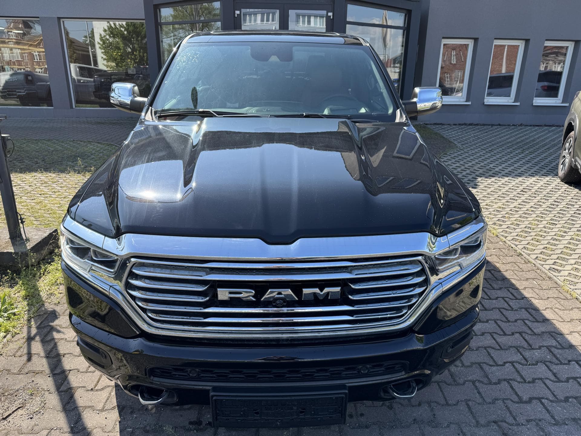 2025 RAM 1500 - 8
