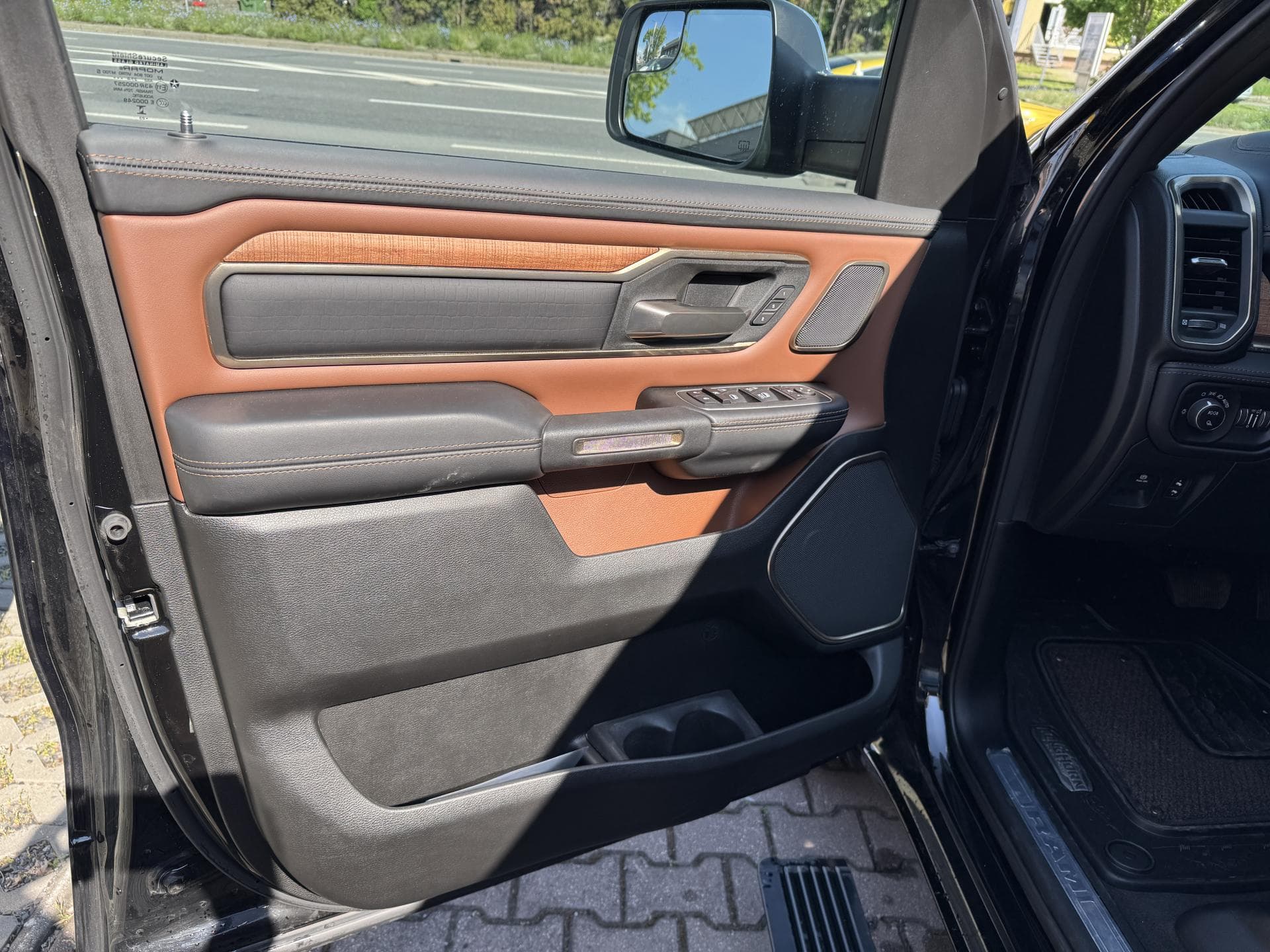 2025 RAM 1500 - 10