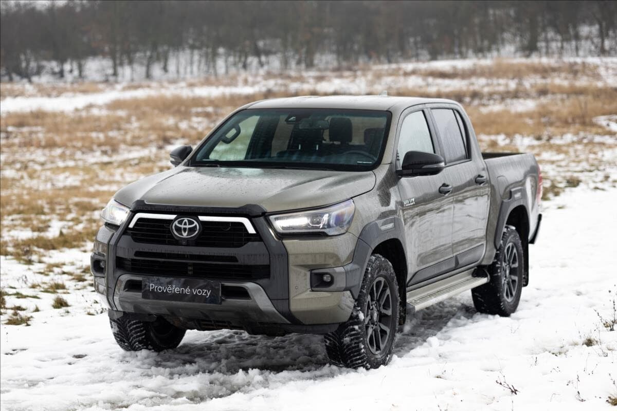 Toyota Hilux 2,8 AT INVINCIBLE