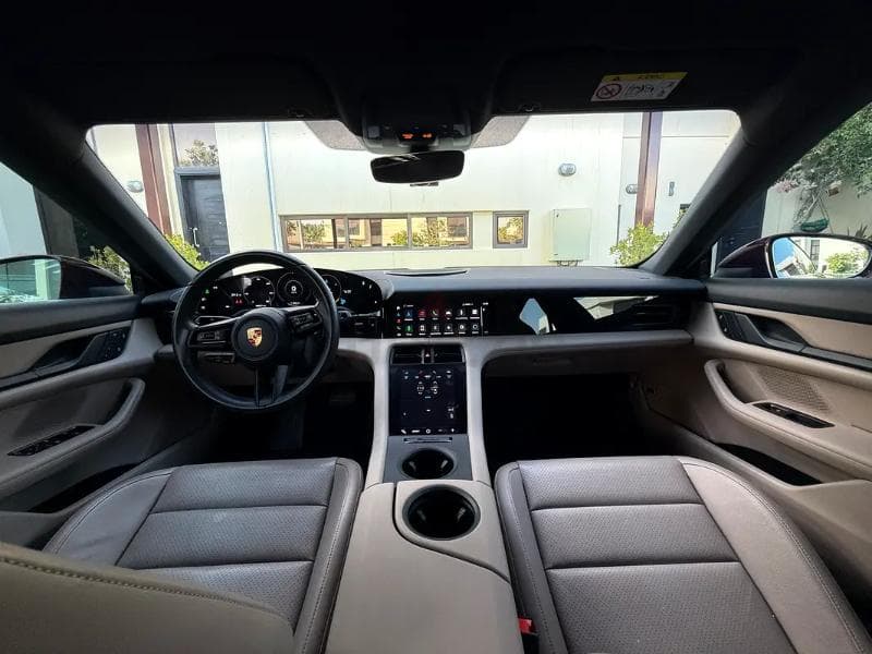 Porsche TAYCAN - 8