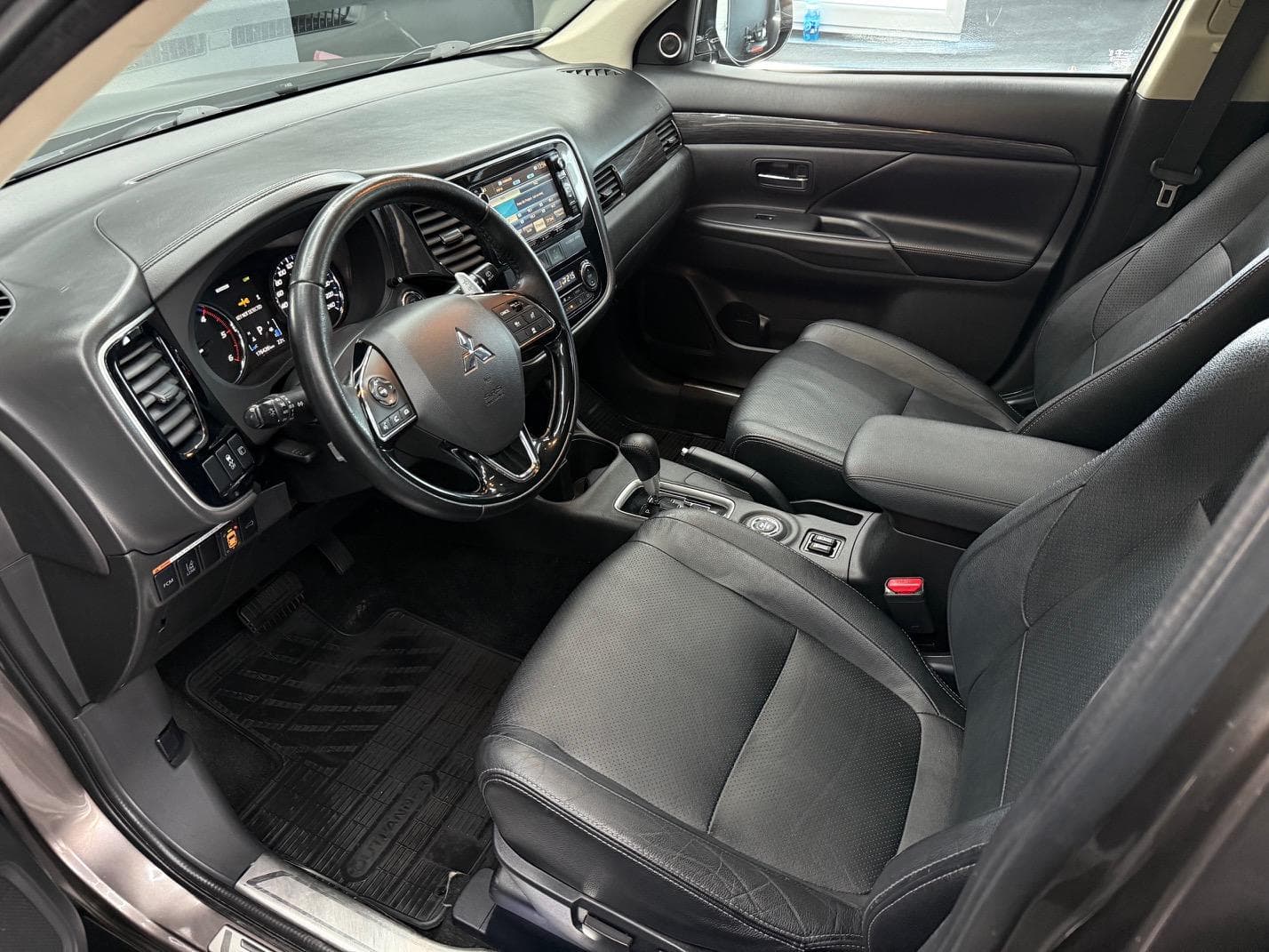 Mitsubishi OUTLANDER - 10