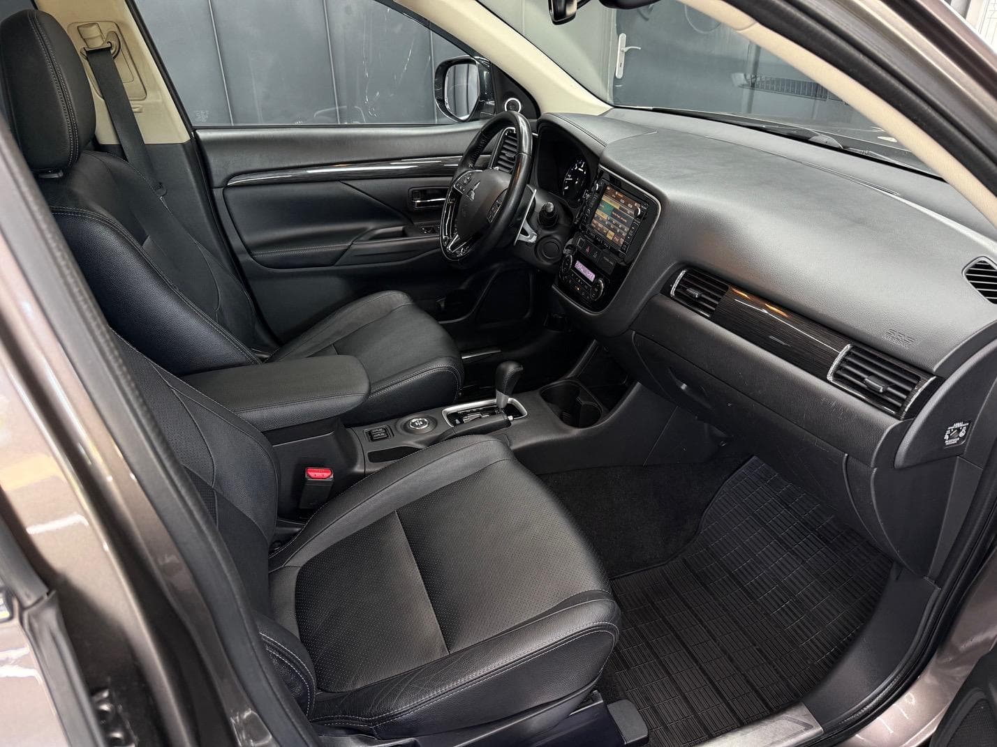 Mitsubishi OUTLANDER - 11