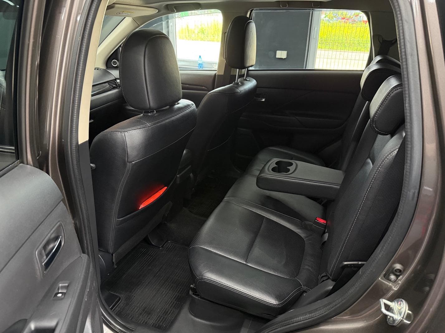 Mitsubishi OUTLANDER - 12