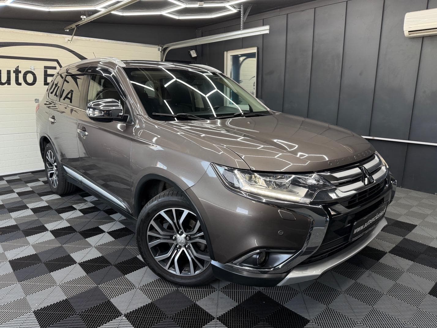 Mitsubishi OUTLANDER - 3