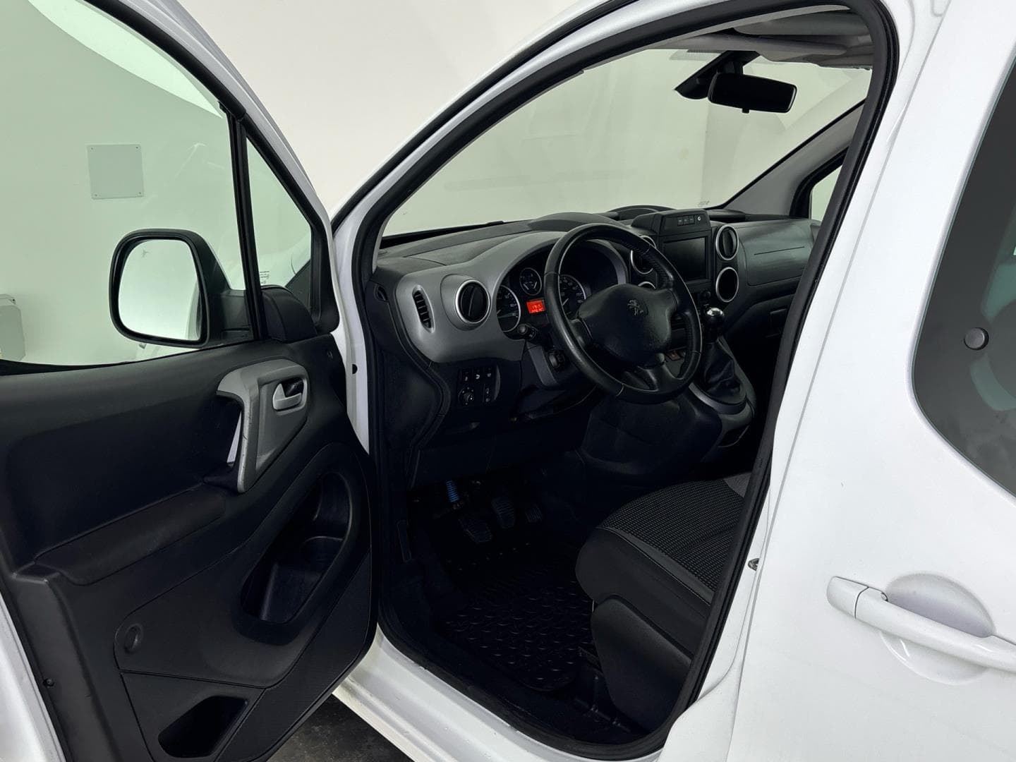 2016 Peugeot Partner - 21