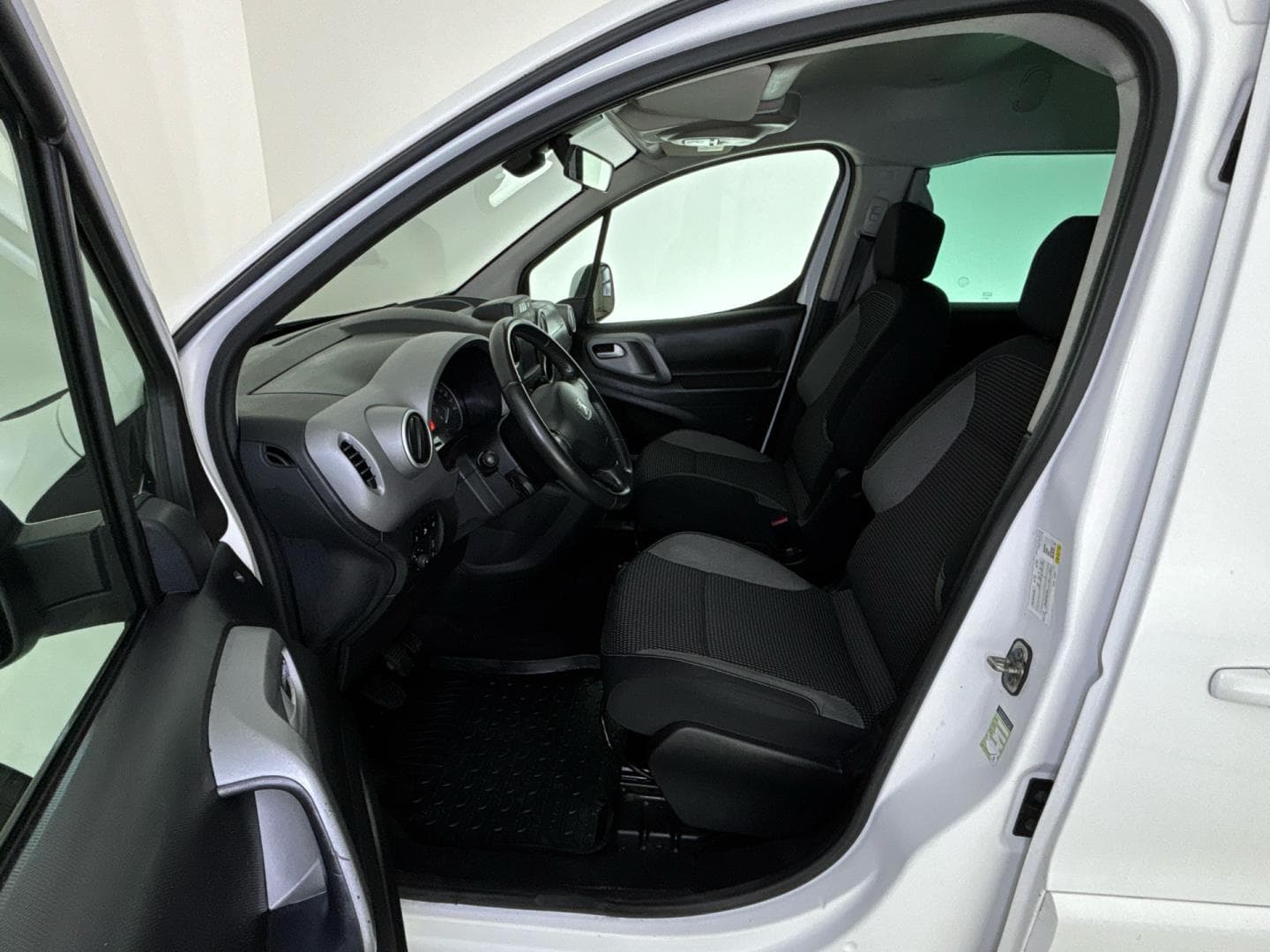 2016 Peugeot Partner - 25