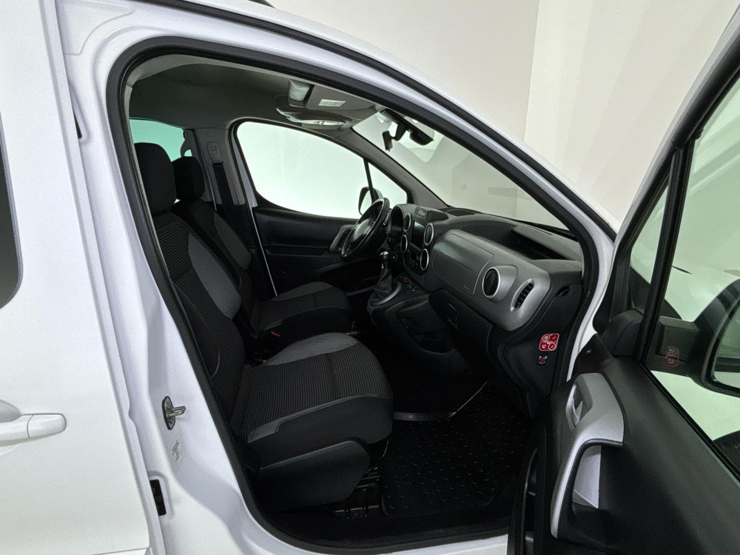 2016 Peugeot Partner - 33