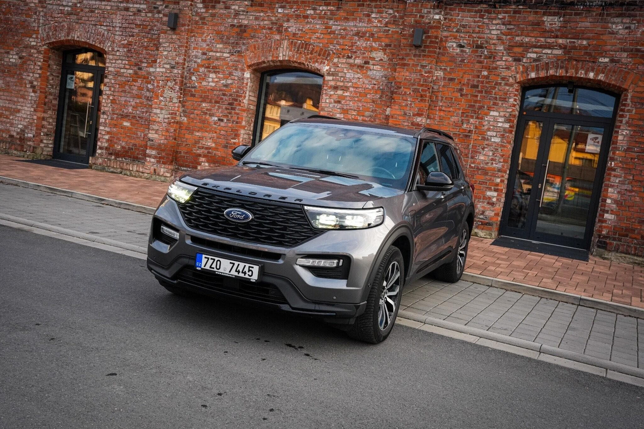 2022 Ford Explorer - 6