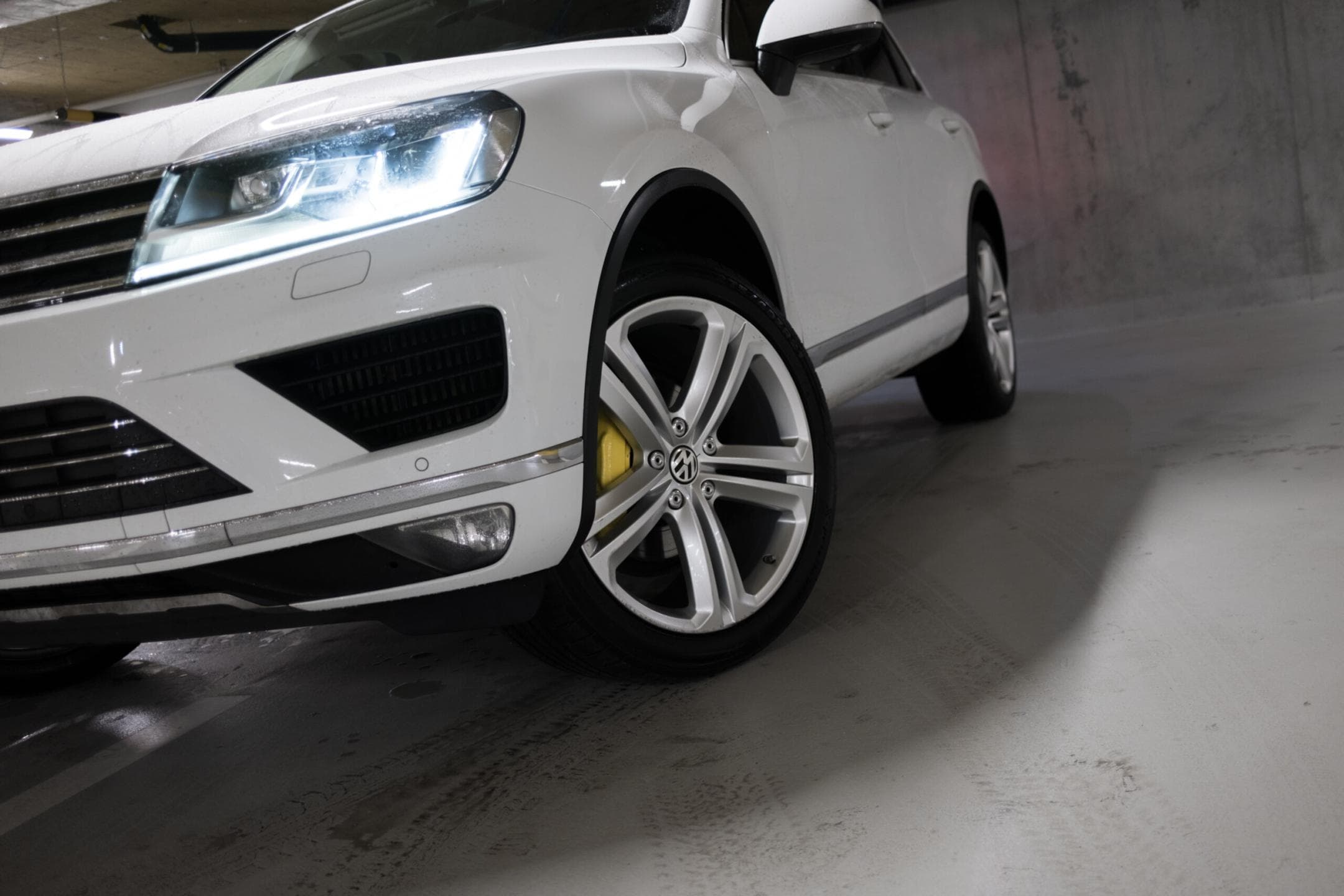 2014 Volkswagen Touareg - 25