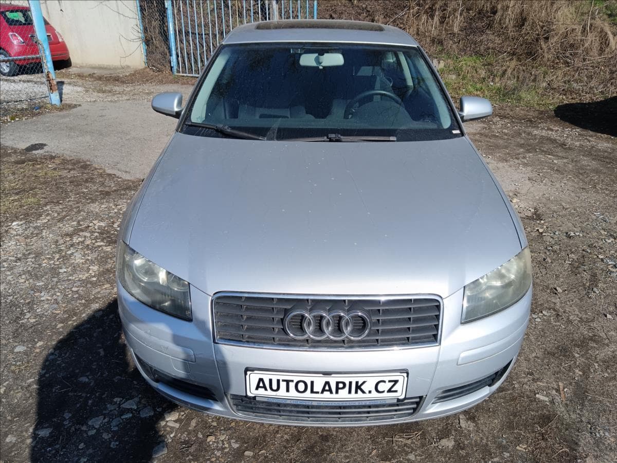 Audi A3 1,6 i Attraction hatchback