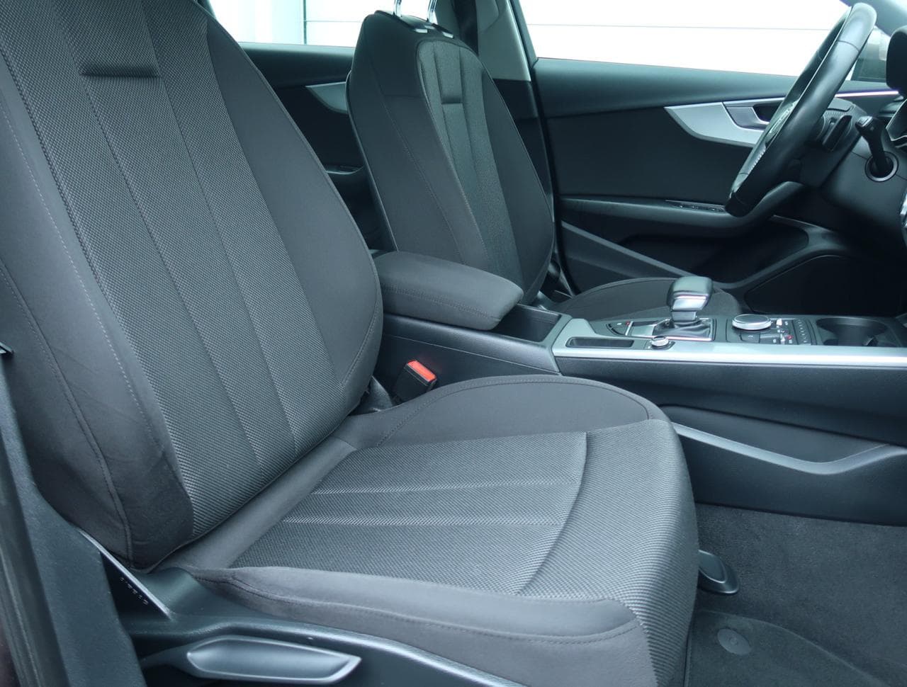 2018 Audi A4 - 12
