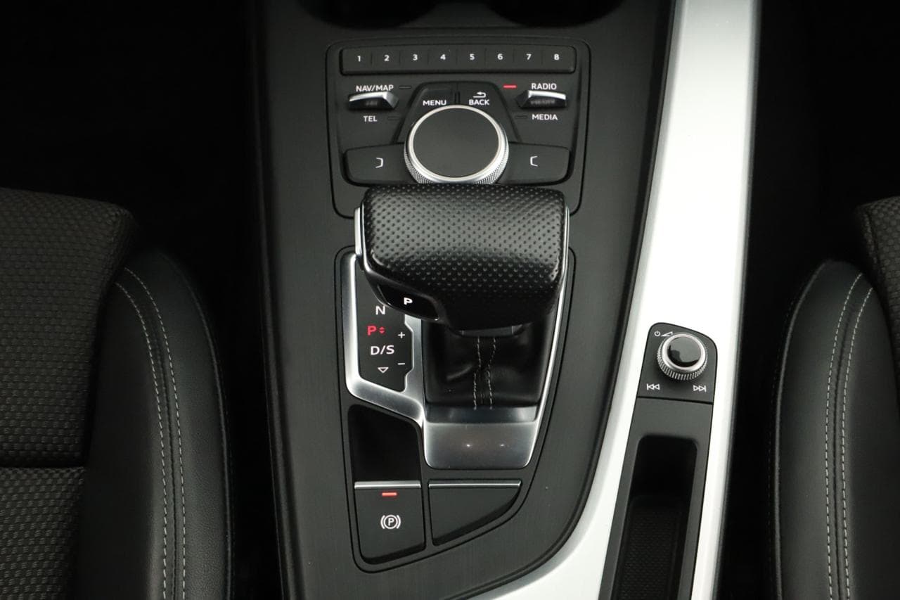 2016 Audi A4 - 33