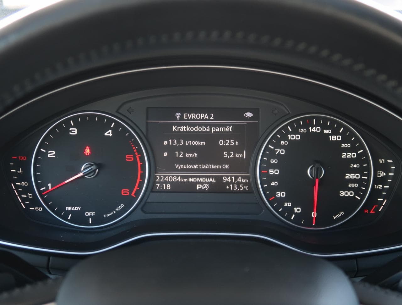 2016 Audi A4 - 33