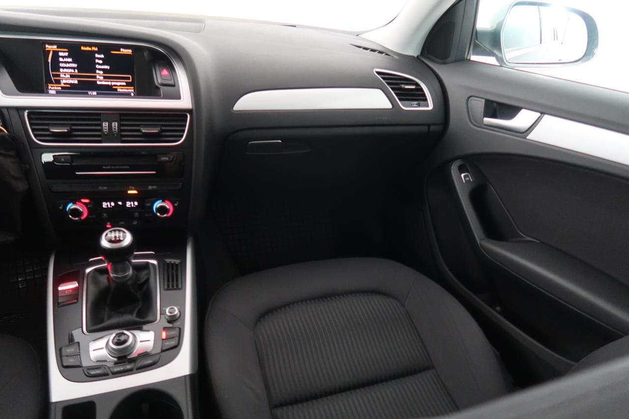 2015 Audi A4 - 11