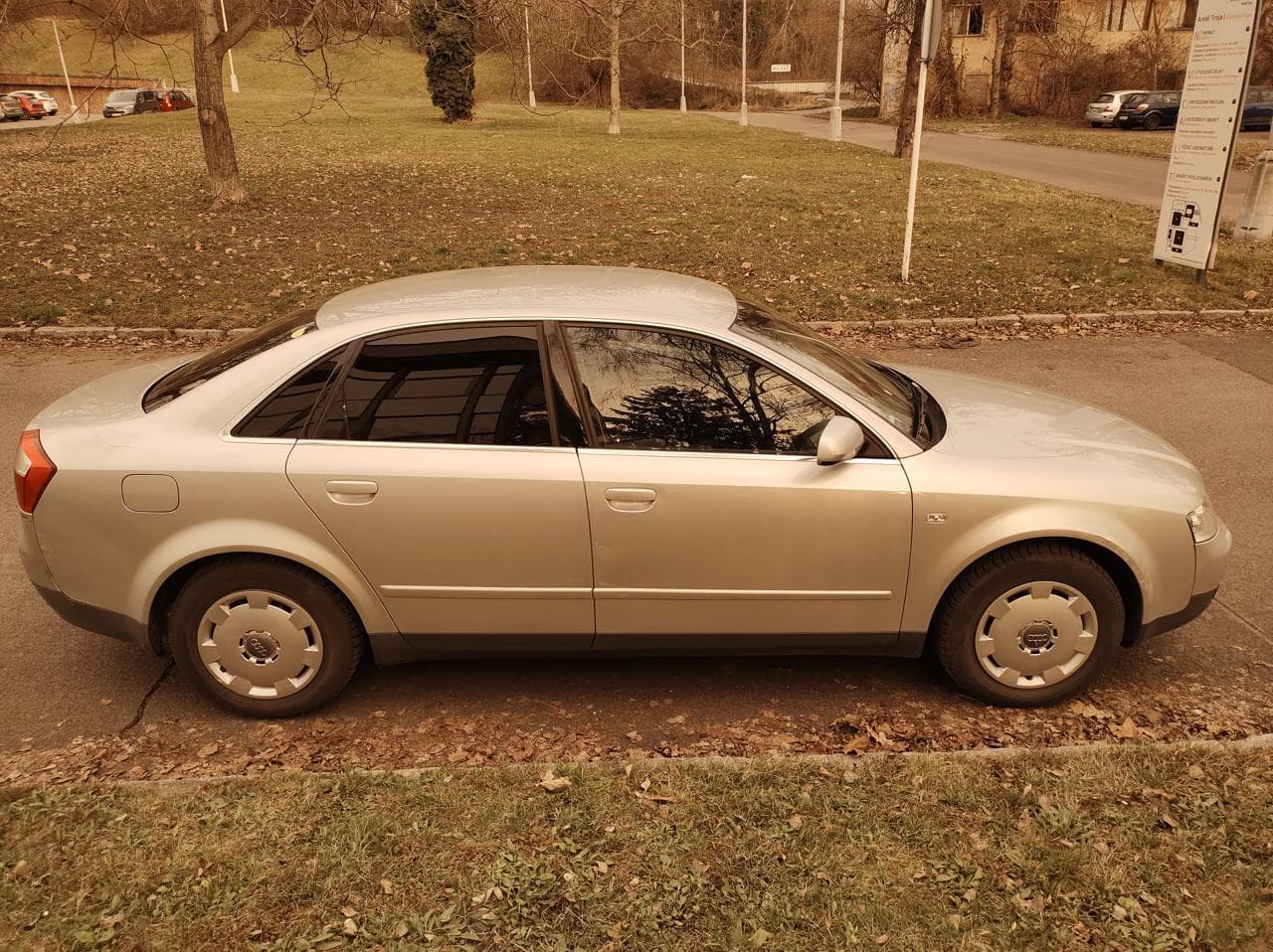 Audi A4 https://www.youtube.com/watch?v=aqfy0fcKmXs limuzína