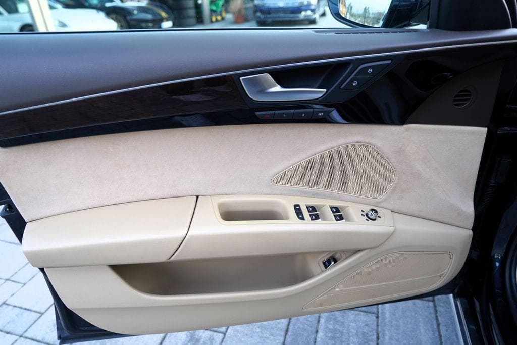 2014 Audi A8 - 19