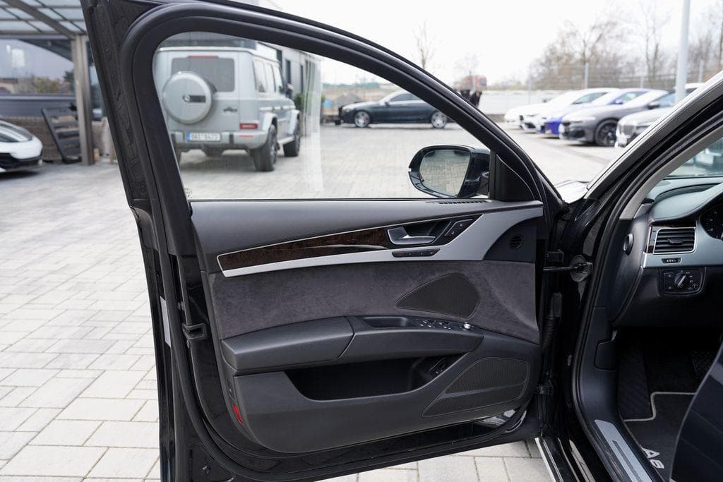 2010 Audi A8 - 12