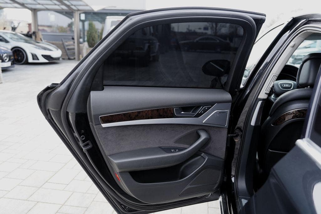 2010 Audi A8 - 17