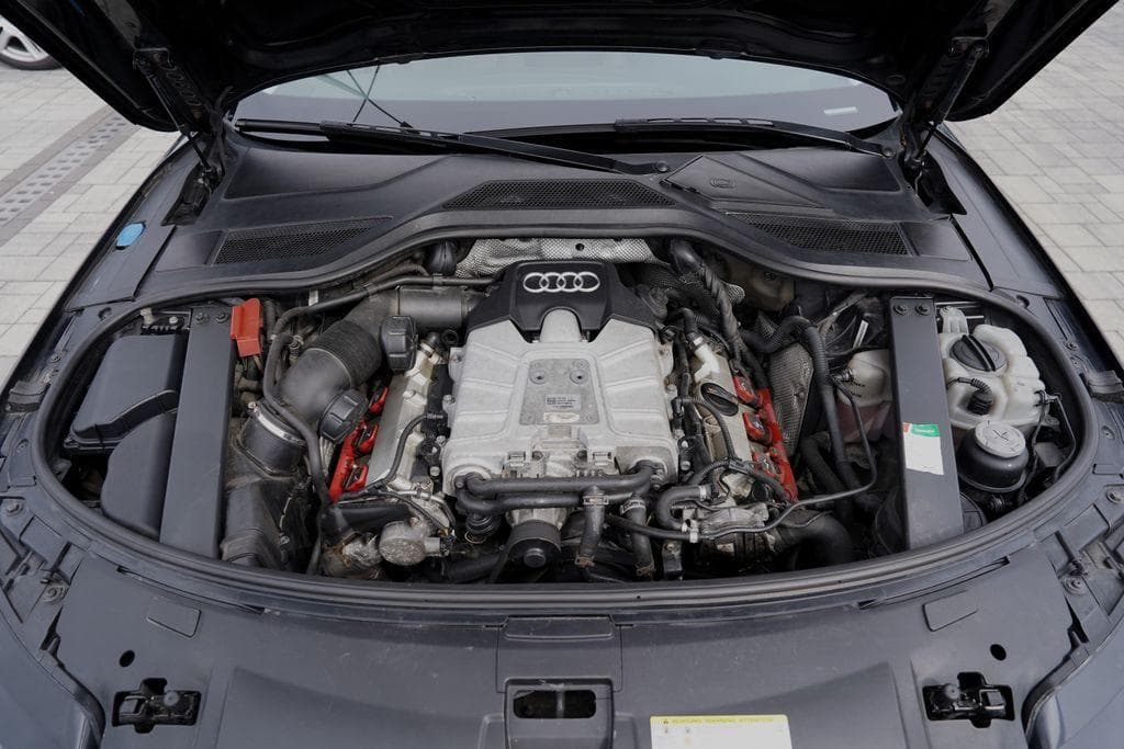 2010 Audi A8 - 10