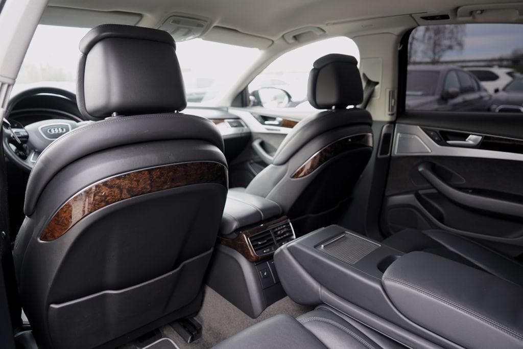 2010 Audi A8 - 18
