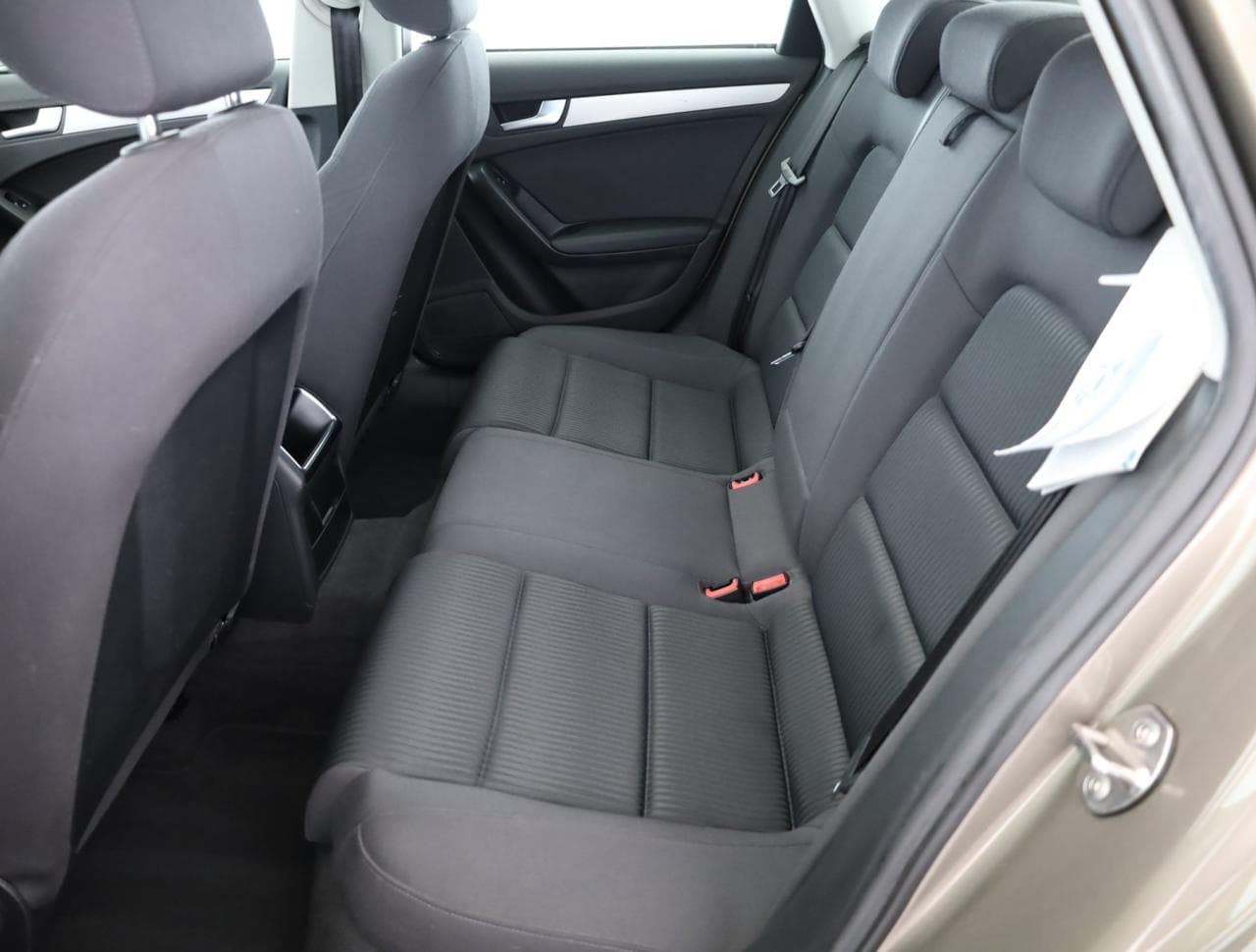 2010 Audi A4 - 12