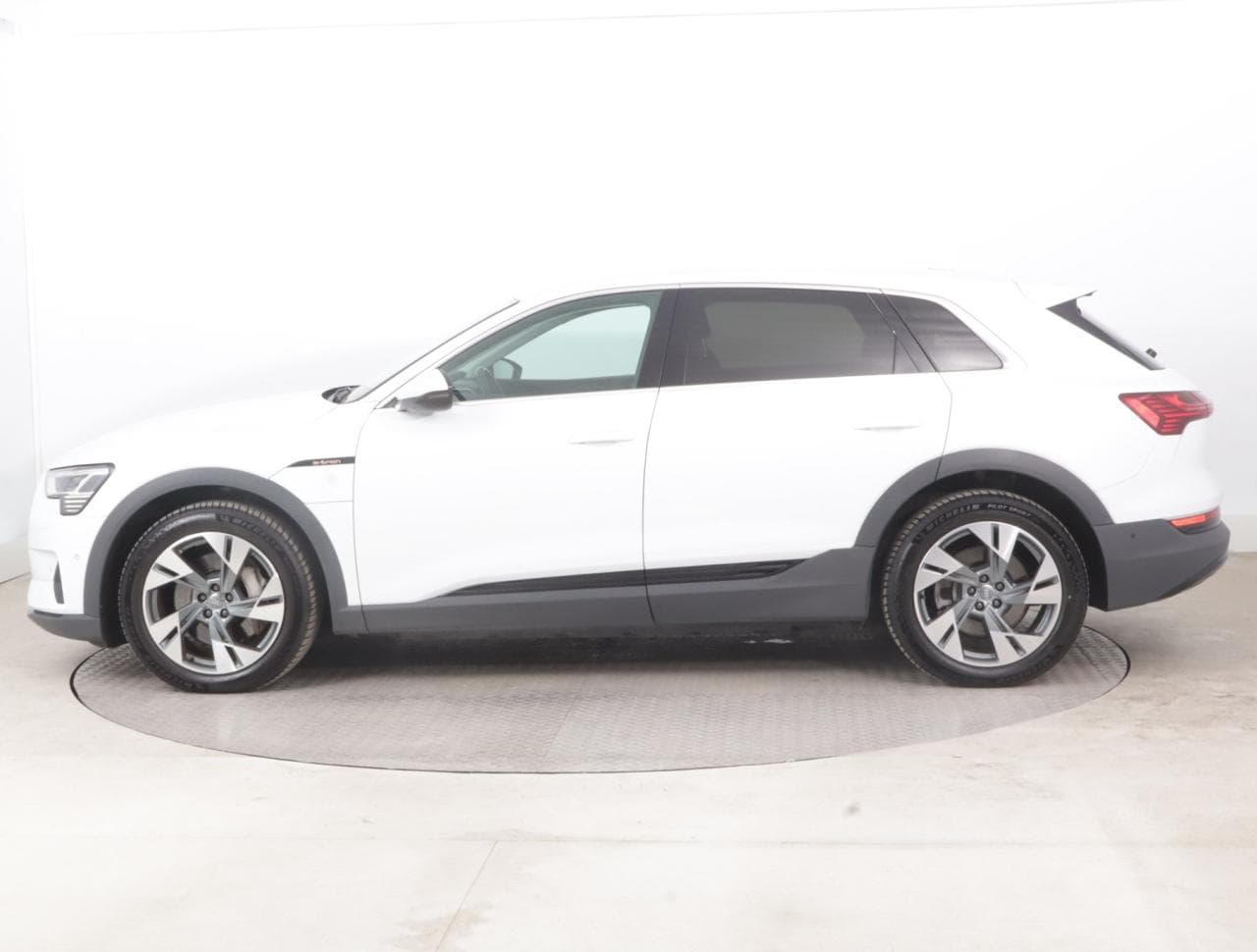 2020 Audi E-TRON - 4