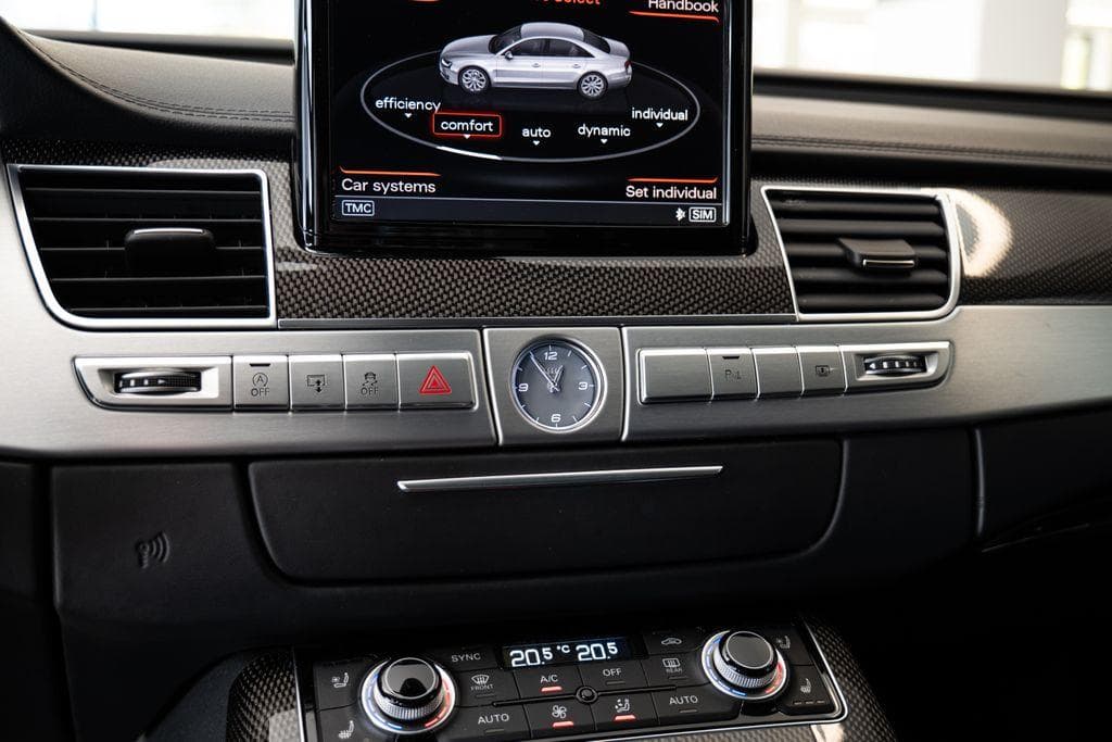 2016 Audi S8 - 16