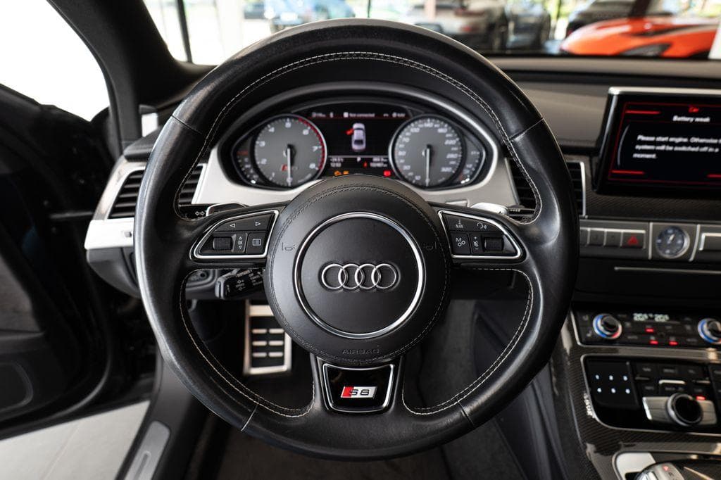 2016 Audi S8 - 6