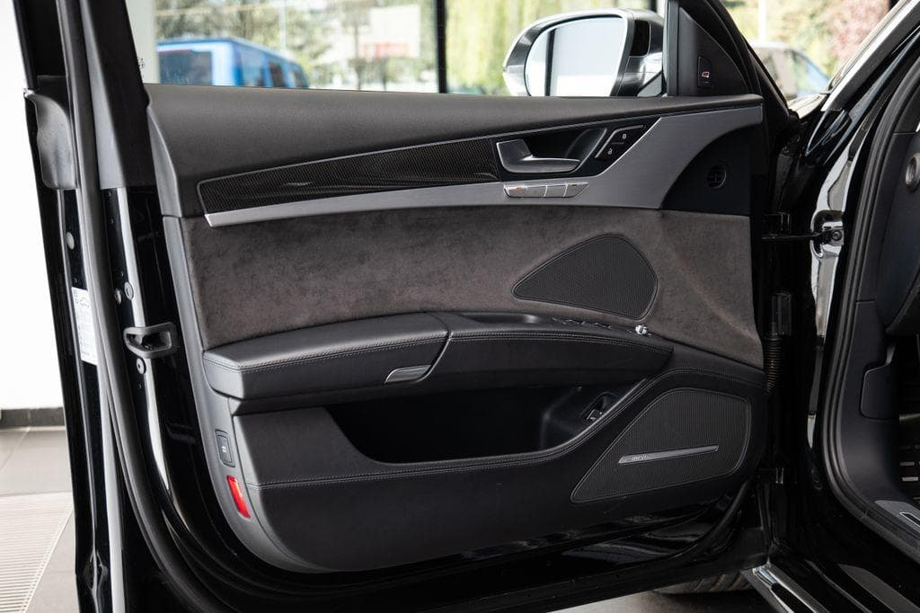 2016 Audi S8 - 7