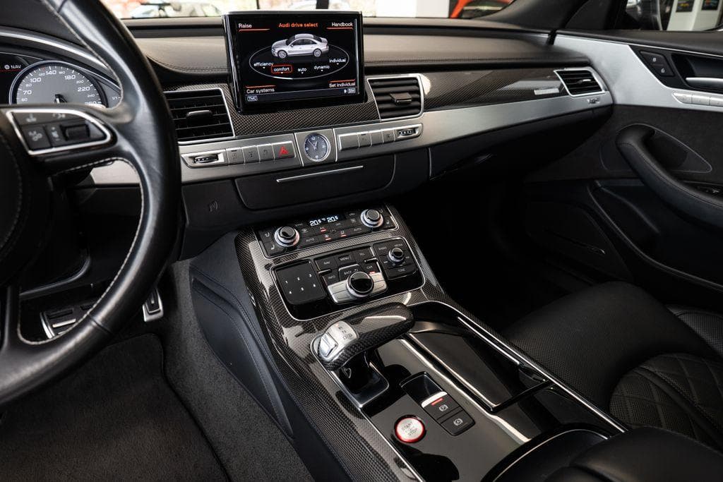 2016 Audi S8 - 13