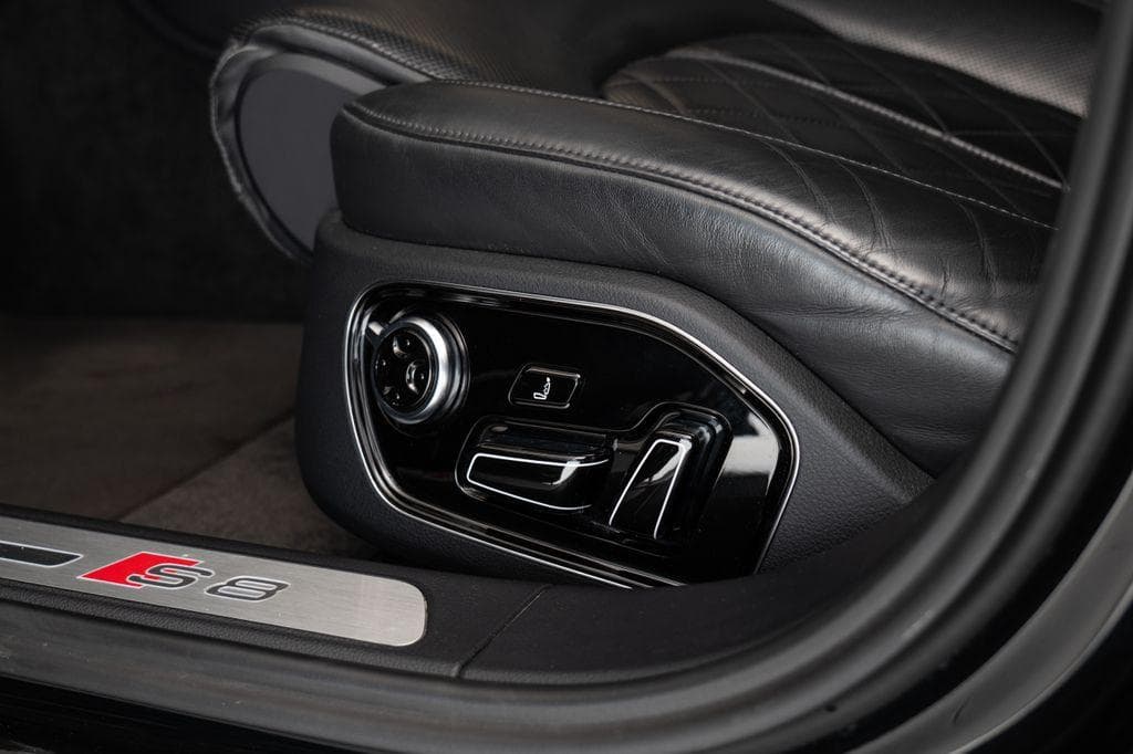 2016 Audi S8 - 10