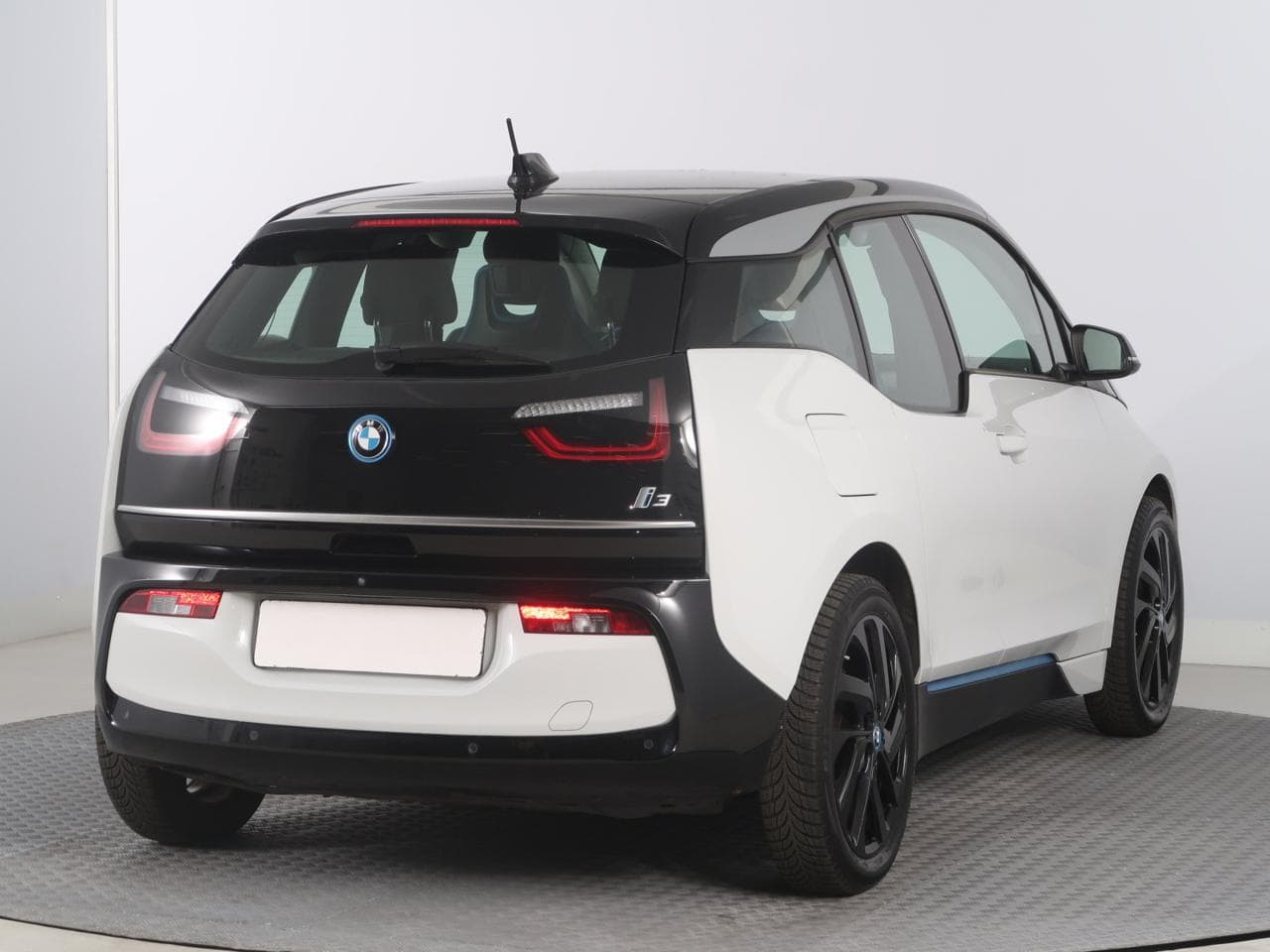 2020 BMW i3 - 7