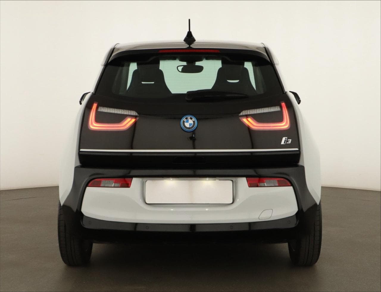 2021 BMW i3 - 10