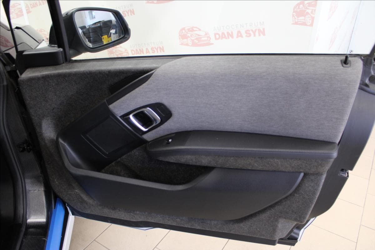2016 BMW i3 - 11
