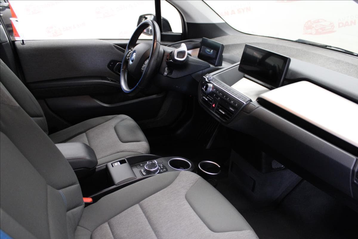 2016 BMW i3 - 12