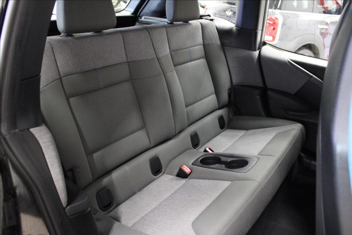 2016 BMW i3 - 13
