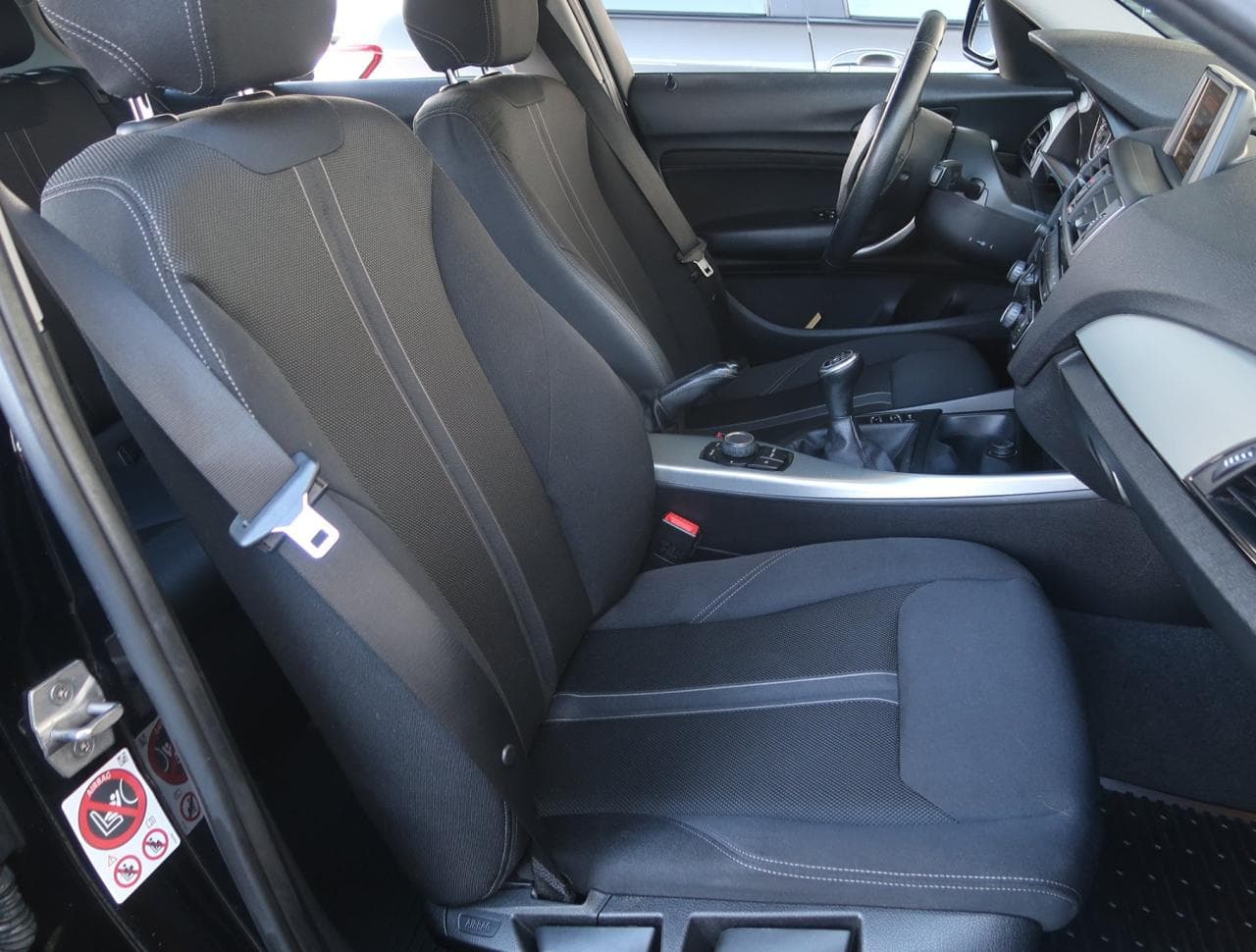 2016 BMW 1-SERIES - 11