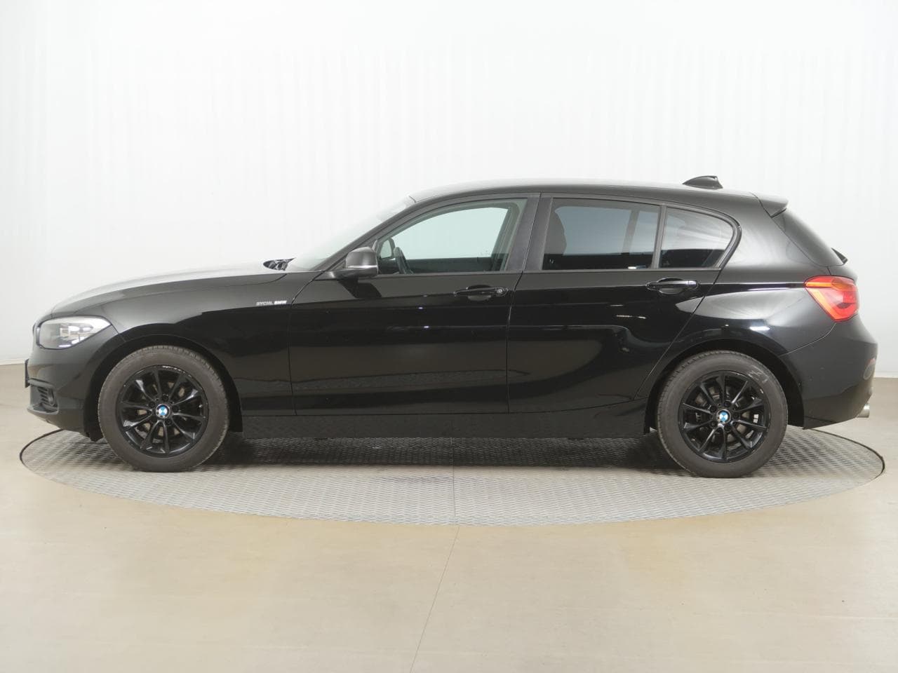 2016 BMW 1-SERIES - 3