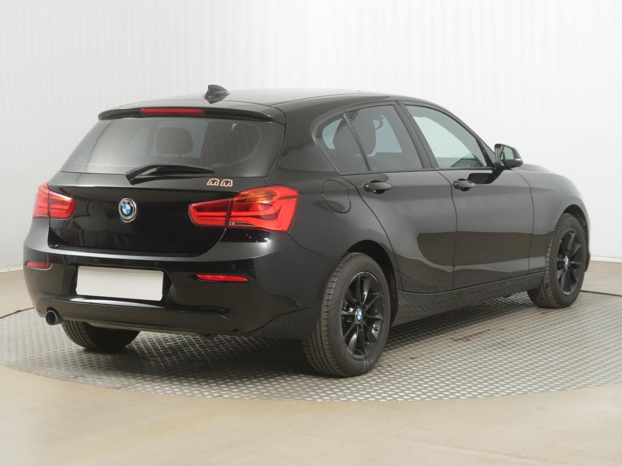 2016 BMW 1-SERIES - 6