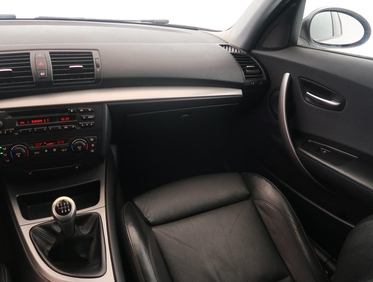 2005 BMW 1-SERIES - 11