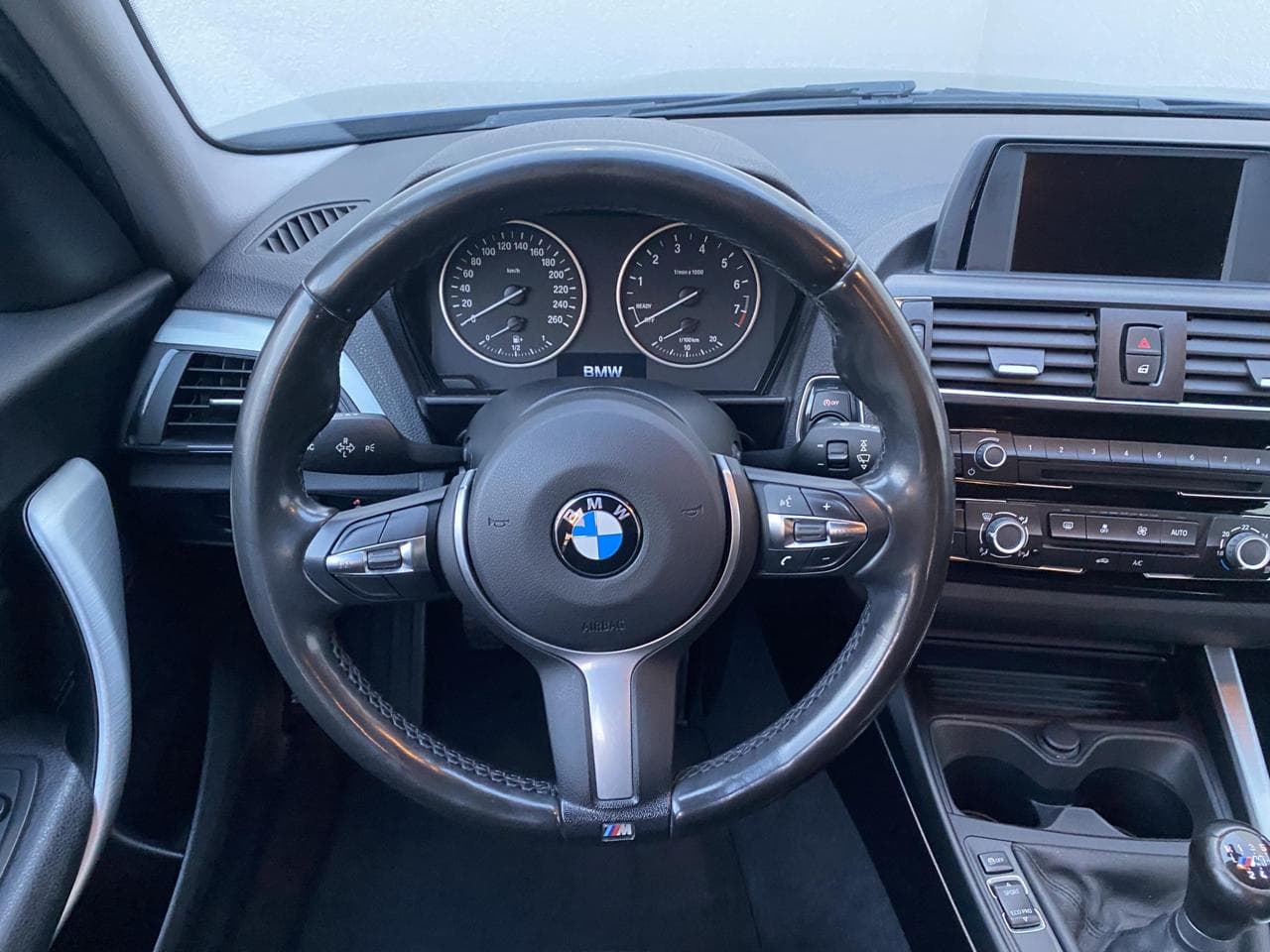 2016 BMW 1-SERIES - 11