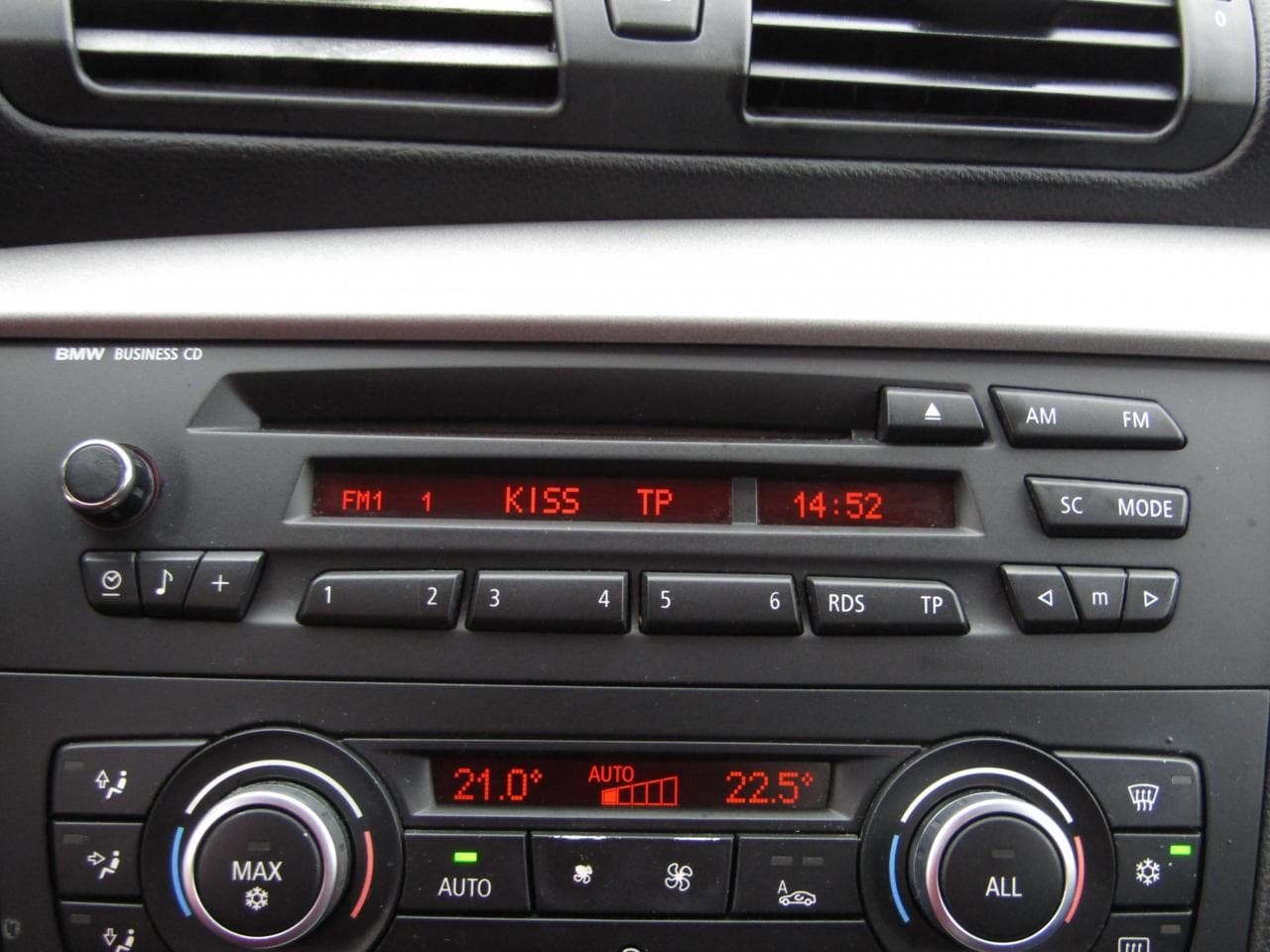 2010 BMW 1-SERIES - 24