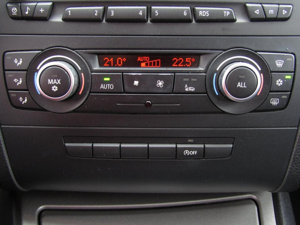 2010 BMW 1-SERIES - 22