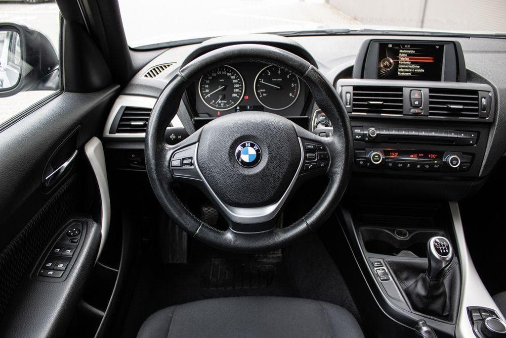 2015 BMW 1-SERIES - 10