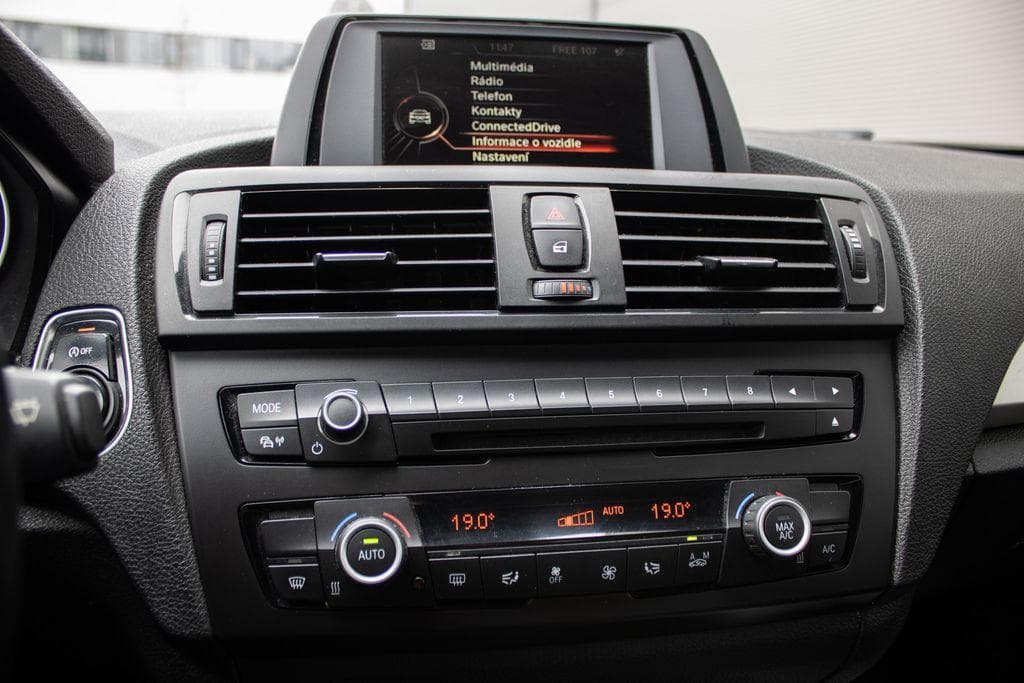 2015 BMW 1-SERIES - 15
