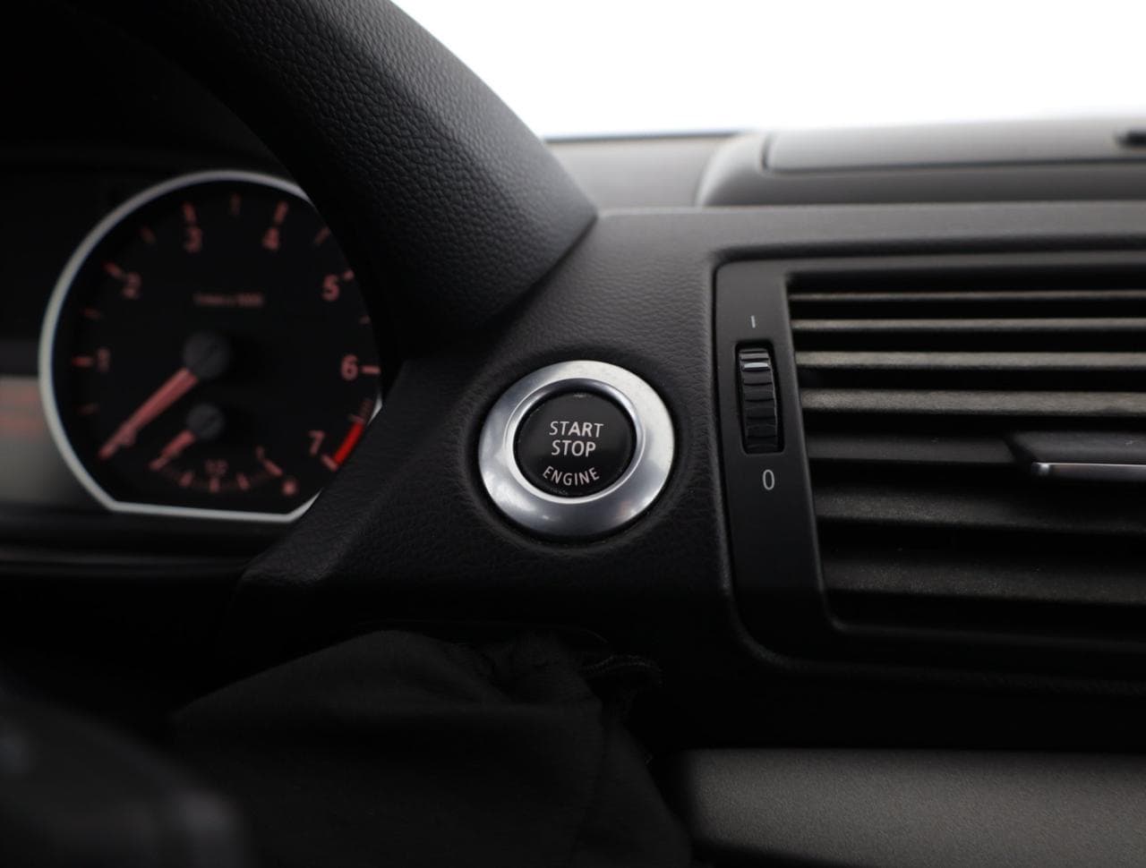 2009 BMW 1-SERIES - 26