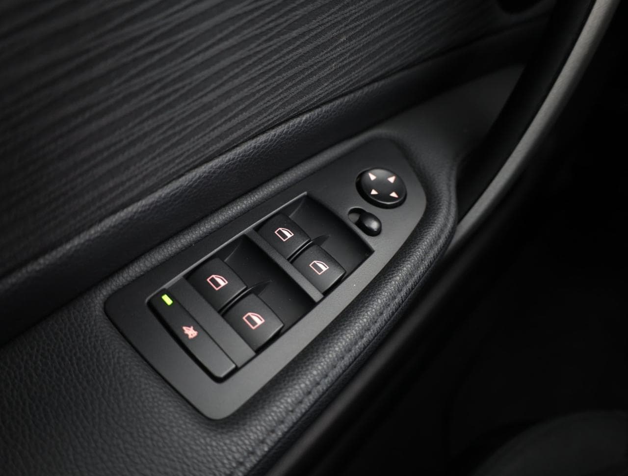2009 BMW 1-SERIES - 24