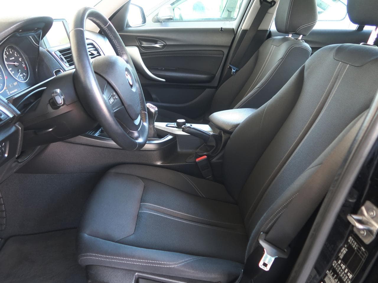 2016 BMW 1-SERIES - 25